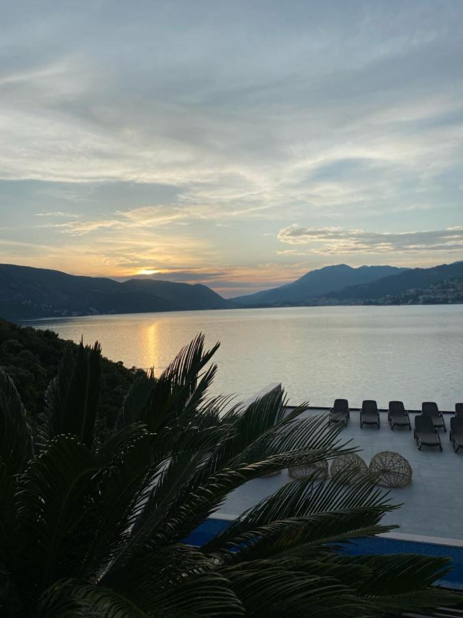 Agape Rose Hotel Bagian luar foto