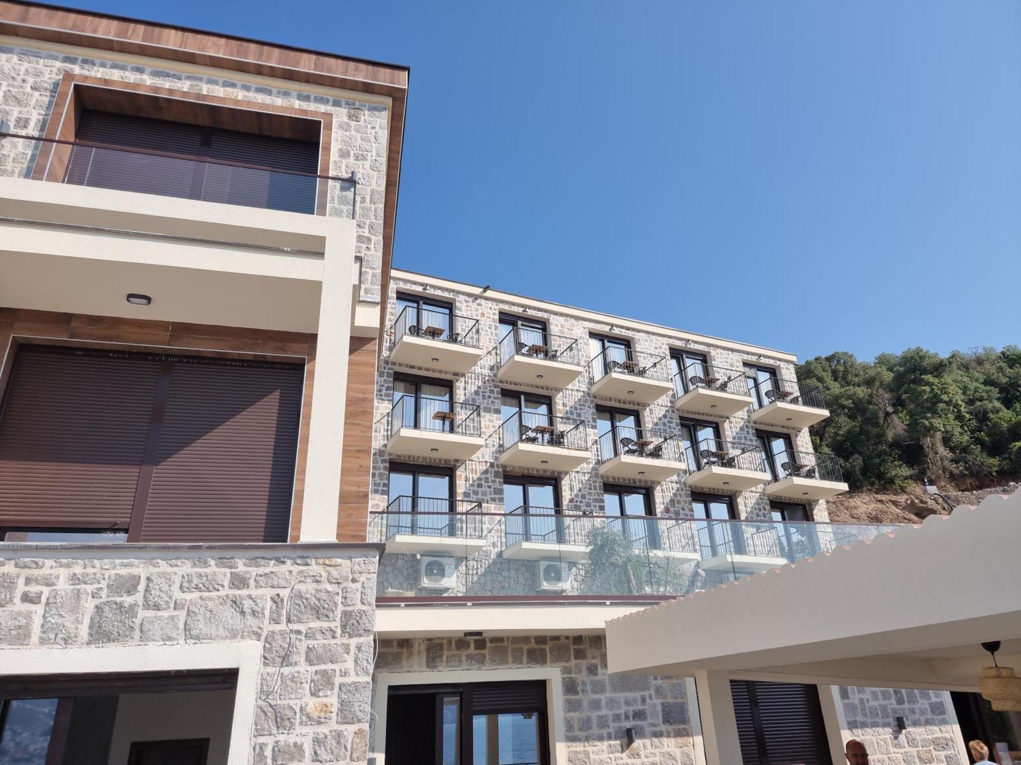 Agape Rose Hotel Bagian luar foto